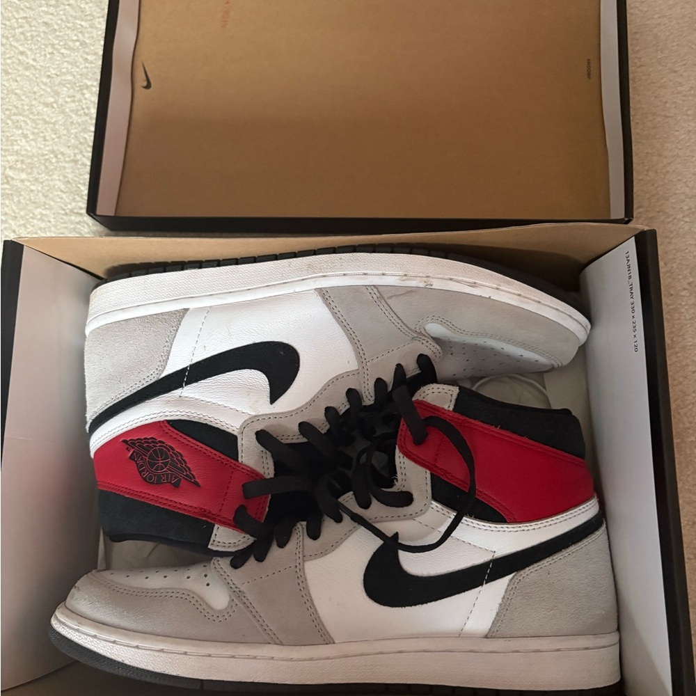Air Jordan 1 High Light Smoke Grey